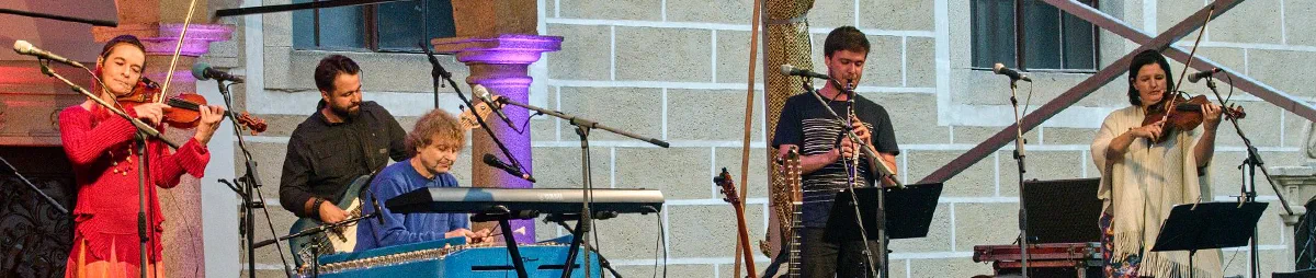 <div class=cas_slider>Neděle 14. 12. 2025 18:00</div><div class=kapely_slider><a href="https://www.cimbalclassic.net/" target="_blank">Cimbal Classic</a></div><div class=rez><a href=vstupenky/?ch=2546 title=Koupit>vstupenky</a></div>