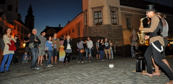 Bratři v tripu na náměstí